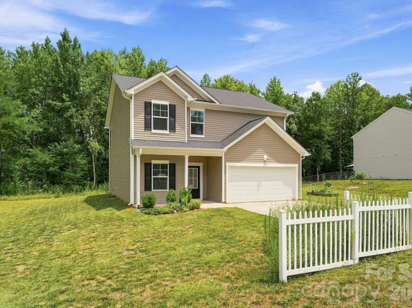 3517 Cambridge Place, Statesville, NC 28625.  MLS# CAR4401992, YatesRealty ID 35832. 