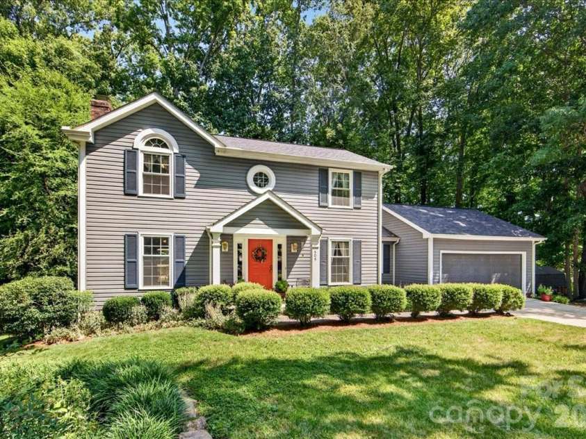 505 Glen Ellyn Court, Charlotte, NC 28213.  MLS# CAR4400624, YatesRealty ID 35834. 