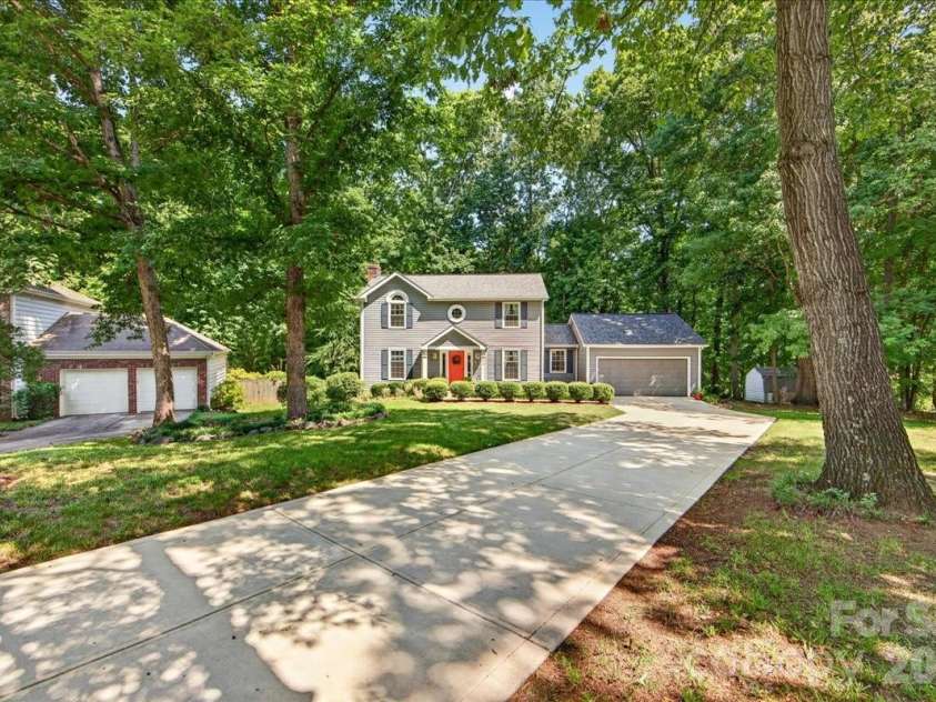505 Glen Ellyn Court, Charlotte, NC 28213.  MLS# CAR4400624, YatesRealty ID 35834. 