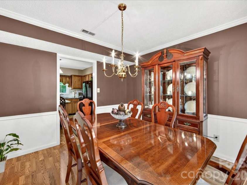 505 Glen Ellyn Court, Charlotte, NC 28213.  MLS# CAR4400624, YatesRealty ID 35834. 