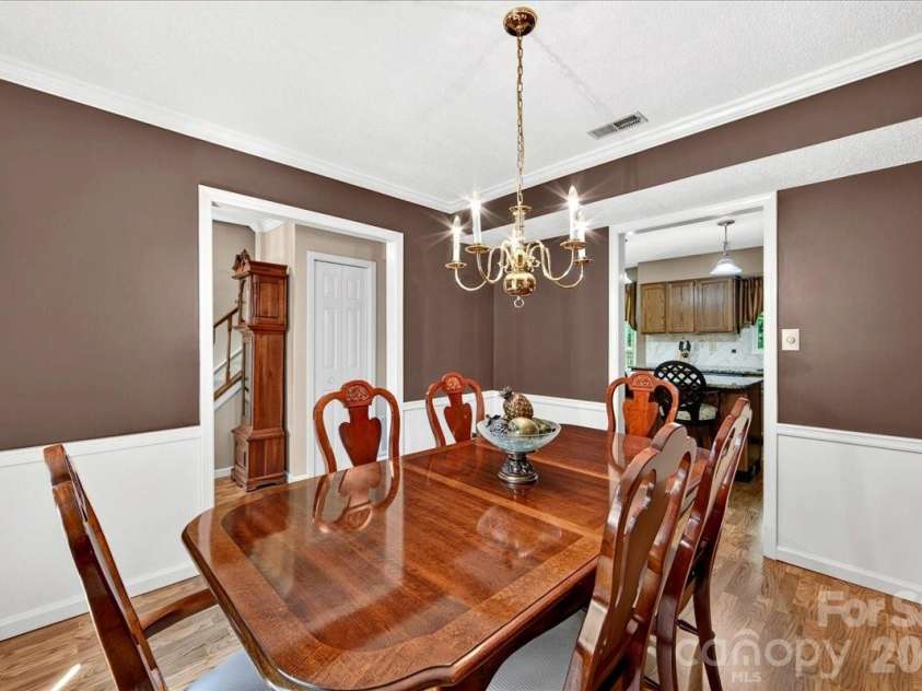 505 Glen Ellyn Court, Charlotte, NC 28213.  MLS# CAR4400624, YatesRealty ID 35834. 