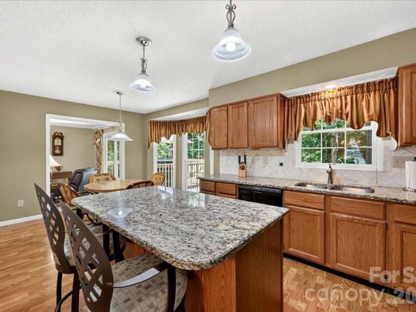 505 Glen Ellyn Court, Charlotte, NC 28213.  MLS# CAR4400624, YatesRealty ID 35834. 