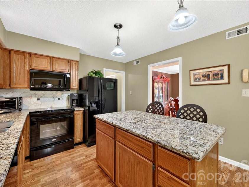 505 Glen Ellyn Court, Charlotte, NC 28213.  MLS# CAR4400624, YatesRealty ID 35834. 