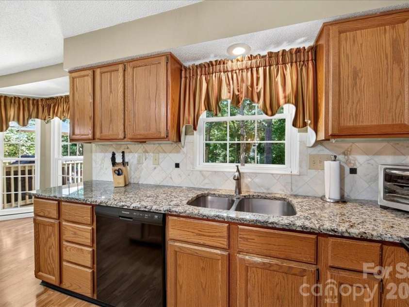 505 Glen Ellyn Court, Charlotte, NC 28213.  MLS# CAR4400624, YatesRealty ID 35834. 