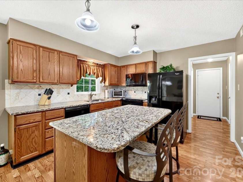 505 Glen Ellyn Court, Charlotte, NC 28213.  MLS# CAR4400624, YatesRealty ID 35834. 