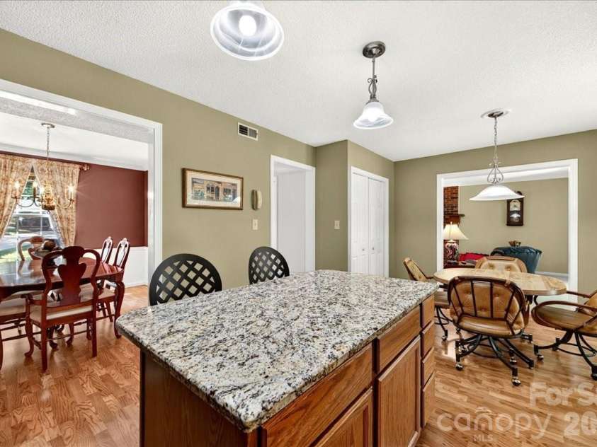 505 Glen Ellyn Court, Charlotte, NC 28213.  MLS# CAR4400624, YatesRealty ID 35834. 