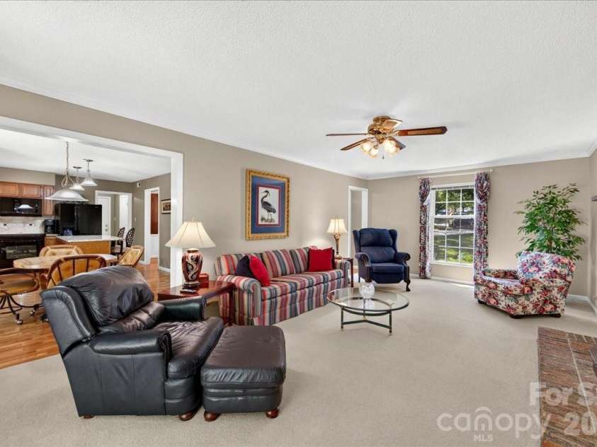 505 Glen Ellyn Court, Charlotte, NC 28213.  MLS# CAR4400624, YatesRealty ID 35834. 