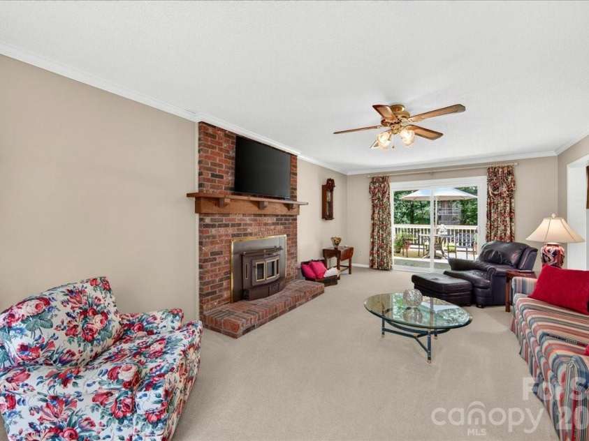 505 Glen Ellyn Court, Charlotte, NC 28213.  MLS# CAR4400624, YatesRealty ID 35834. 