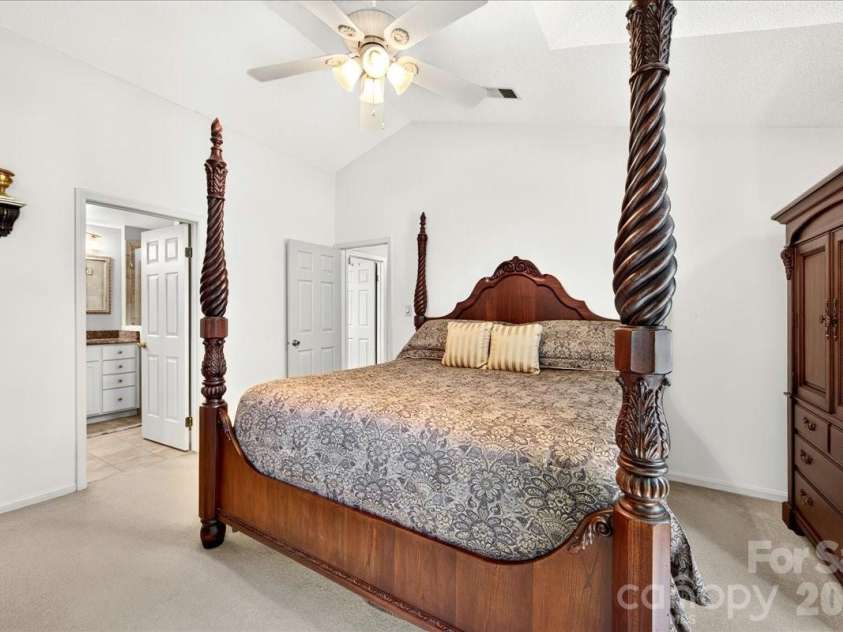 505 Glen Ellyn Court, Charlotte, NC 28213.  MLS# CAR4400624, YatesRealty ID 35834. 