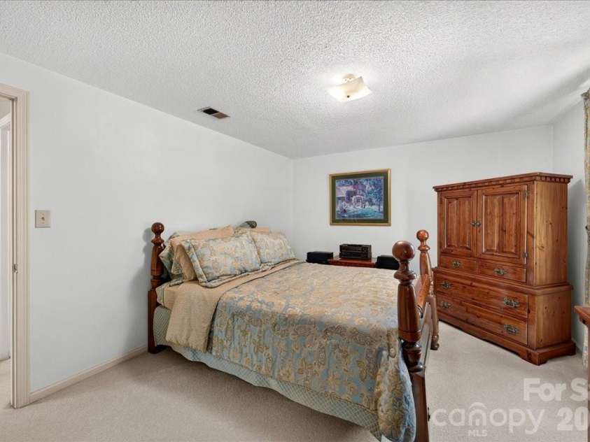 505 Glen Ellyn Court, Charlotte, NC 28213.  MLS# CAR4400624, YatesRealty ID 35834. 