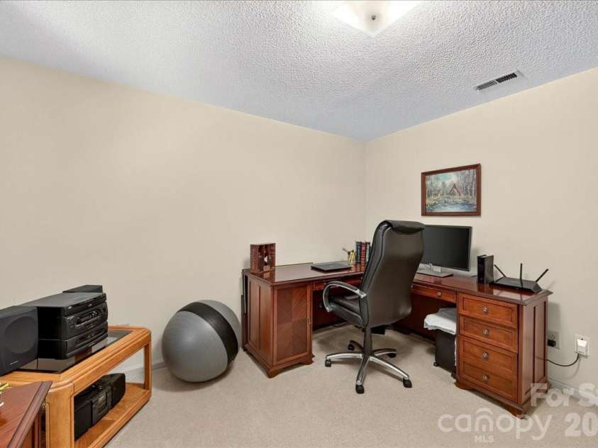 505 Glen Ellyn Court, Charlotte, NC 28213.  MLS# CAR4400624, YatesRealty ID 35834. 