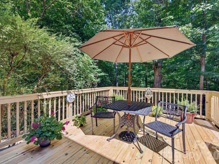 505 Glen Ellyn Court, Charlotte, NC 28213.  MLS# CAR4400624, YatesRealty ID 35834. 