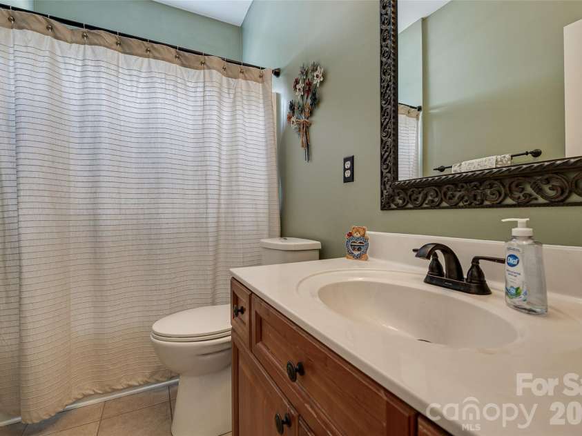 14427 Maclauren Lane, Huntersville, NC 28078.  MLS# CAR4400774, YatesRealty ID 35836. 1st floor full bath