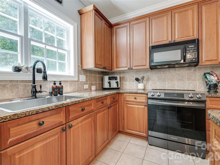 14427 Maclauren Lane, Huntersville, NC 28078.  MLS# CAR4400774, YatesRealty ID 35836. 