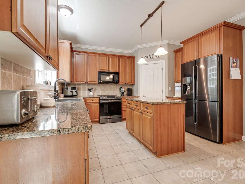 14427 Maclauren Lane, Huntersville, NC 28078.  MLS# CAR4400774, YatesRealty ID 35836. 