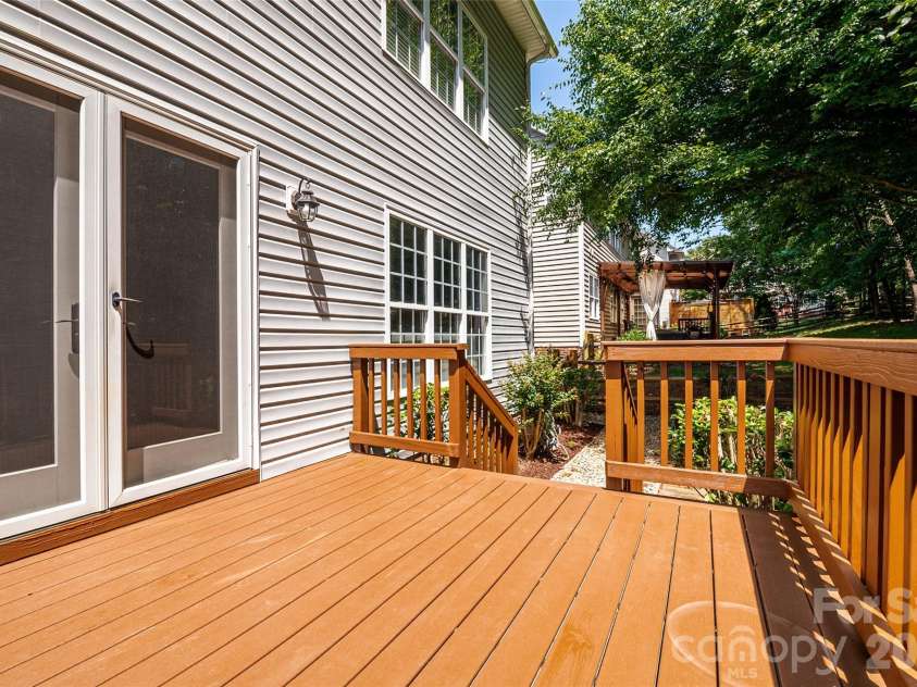 14427 Maclauren Lane, Huntersville, NC 28078.  MLS# CAR4400774, YatesRealty ID 35836. Composite Deck