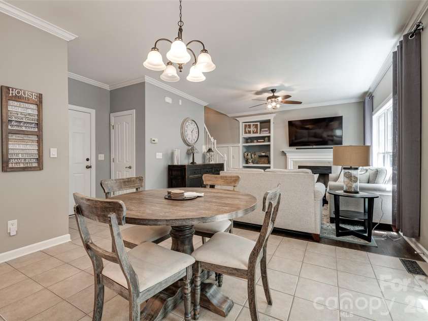 14427 Maclauren Lane, Huntersville, NC 28078.  MLS# CAR4400774, YatesRealty ID 35836. Eat-in Kitchen
