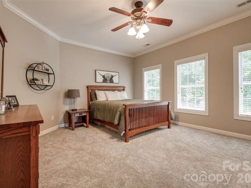 14427 Maclauren Lane, Huntersville, NC 28078.  MLS# CAR4400774, YatesRealty ID 35836. Large Primary bedroom