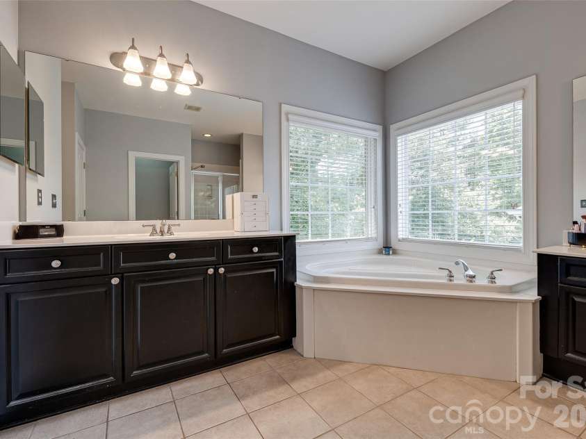 14427 Maclauren Lane, Huntersville, NC 28078.  MLS# CAR4400774, YatesRealty ID 35836. Primary Bathroom