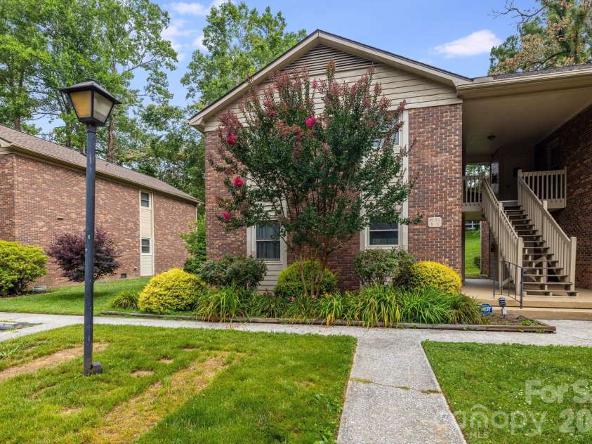 1325 4th Avenue, Hendersonville, NC 28739.  MLS# CAR4399110, YatesRealty ID 35837. 