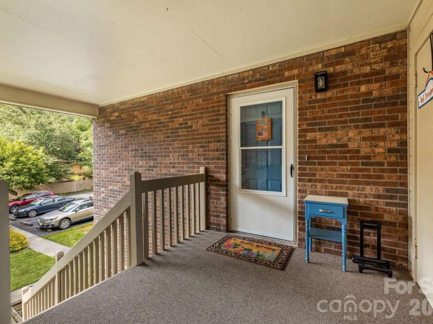 1325 4th Avenue, Hendersonville, NC 28739.  MLS# CAR4399110, YatesRealty ID 35837. 