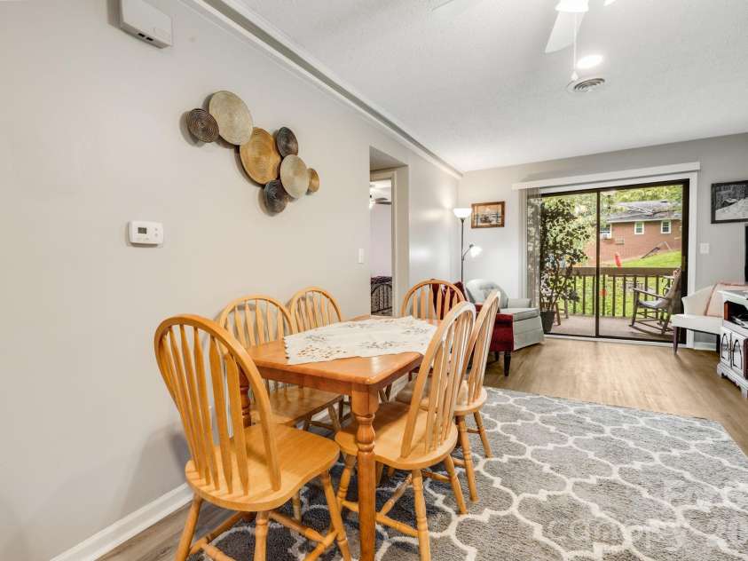 1325 4th Avenue, Hendersonville, NC 28739.  MLS# CAR4399110, YatesRealty ID 35837. 