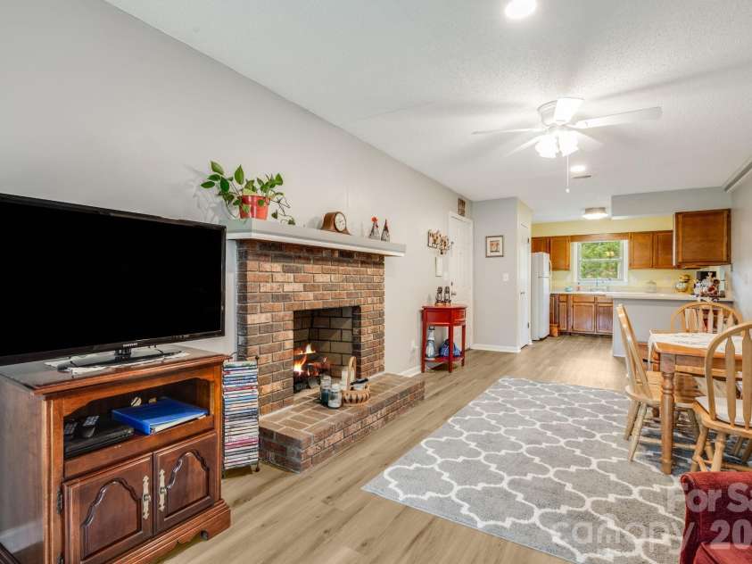 1325 4th Avenue, Hendersonville, NC 28739.  MLS# CAR4399110, YatesRealty ID 35837. 