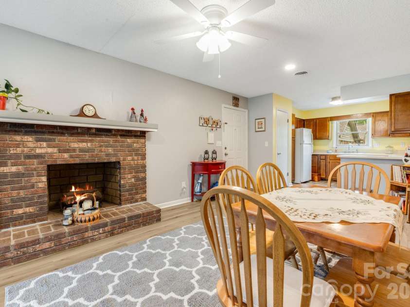 1325 4th Avenue, Hendersonville, NC 28739.  MLS# CAR4399110, YatesRealty ID 35837. 