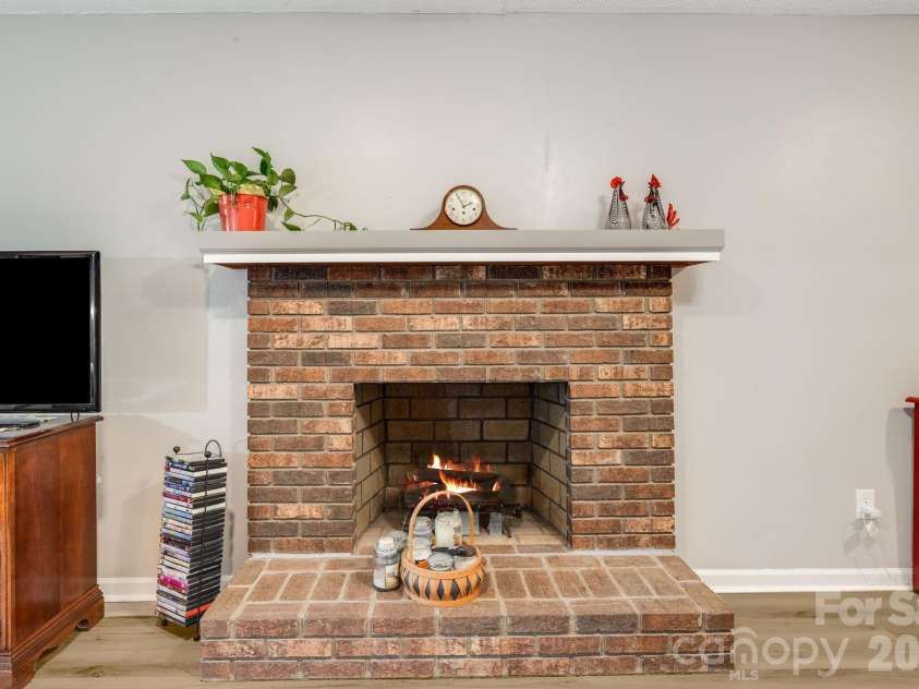 1325 4th Avenue, Hendersonville, NC 28739.  MLS# CAR4399110, YatesRealty ID 35837. 