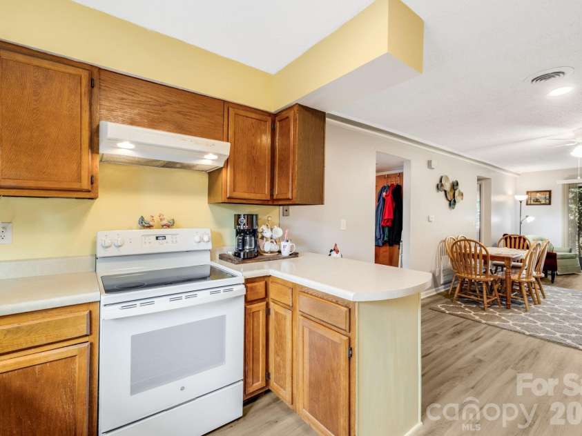 1325 4th Avenue, Hendersonville, NC 28739.  MLS# CAR4399110, YatesRealty ID 35837. 