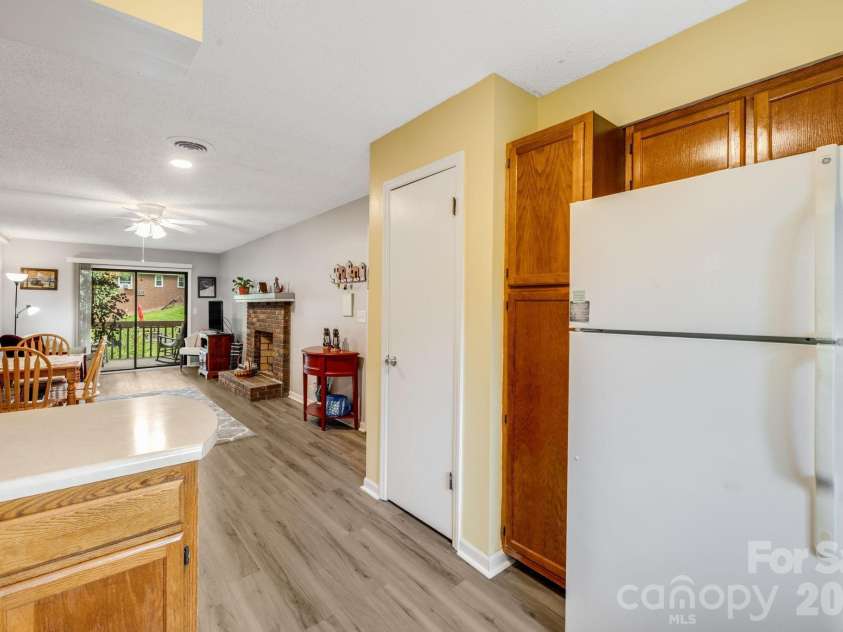 1325 4th Avenue, Hendersonville, NC 28739.  MLS# CAR4399110, YatesRealty ID 35837. 
