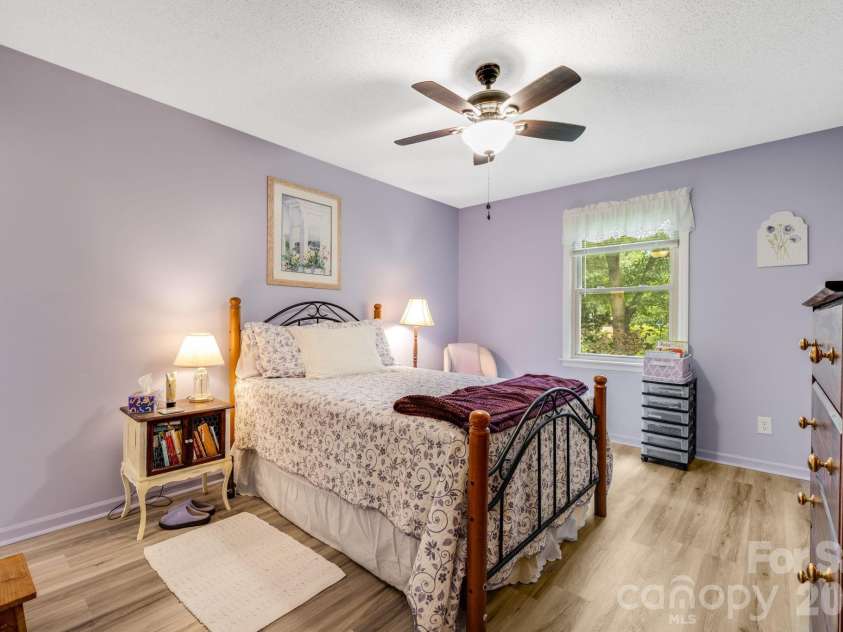 1325 4th Avenue, Hendersonville, NC 28739.  MLS# CAR4399110, YatesRealty ID 35837. 