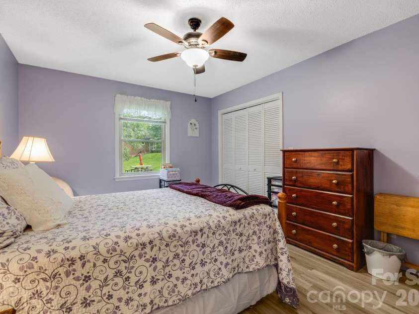1325 4th Avenue, Hendersonville, NC 28739.  MLS# CAR4399110, YatesRealty ID 35837. 
