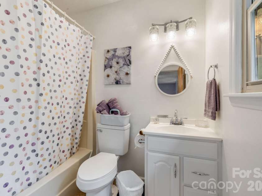 1325 4th Avenue, Hendersonville, NC 28739.  MLS# CAR4399110, YatesRealty ID 35837. 