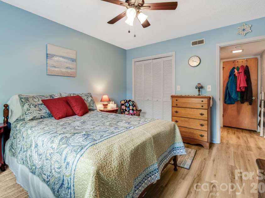 1325 4th Avenue, Hendersonville, NC 28739.  MLS# CAR4399110, YatesRealty ID 35837. 