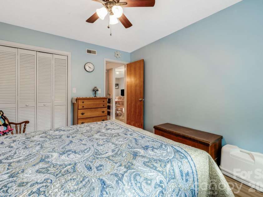 1325 4th Avenue, Hendersonville, NC 28739.  MLS# CAR4399110, YatesRealty ID 35837. 