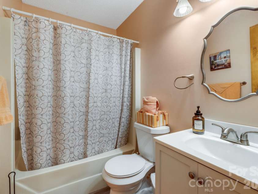 1325 4th Avenue, Hendersonville, NC 28739.  MLS# CAR4399110, YatesRealty ID 35837. 