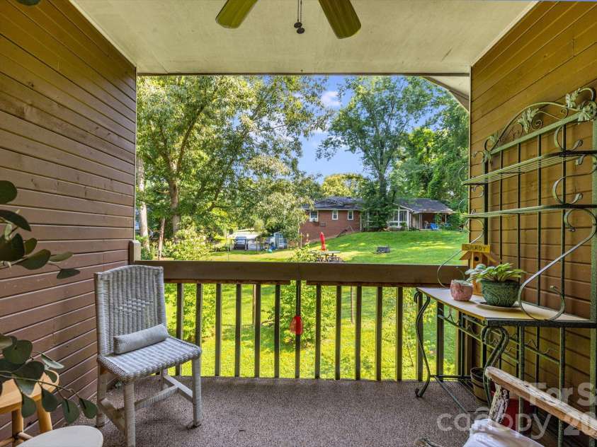 1325 4th Avenue, Hendersonville, NC 28739.  MLS# CAR4399110, YatesRealty ID 35837. 