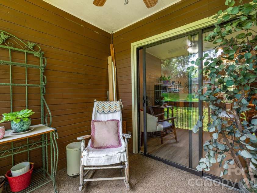 1325 4th Avenue, Hendersonville, NC 28739.  MLS# CAR4399110, YatesRealty ID 35837. 