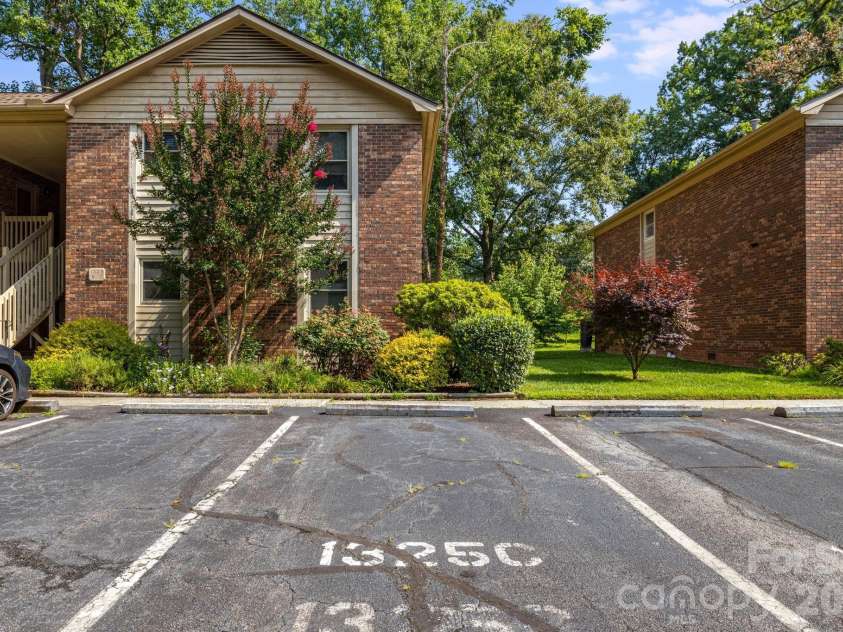 1325 4th Avenue, Hendersonville, NC 28739.  MLS# CAR4399110, YatesRealty ID 35837. 