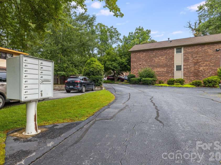 1325 4th Avenue, Hendersonville, NC 28739.  MLS# CAR4399110, YatesRealty ID 35837. 