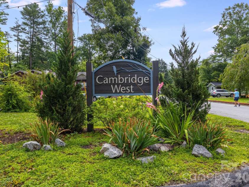 1325 4th Avenue, Hendersonville, NC 28739.  MLS# CAR4399110, YatesRealty ID 35837. 