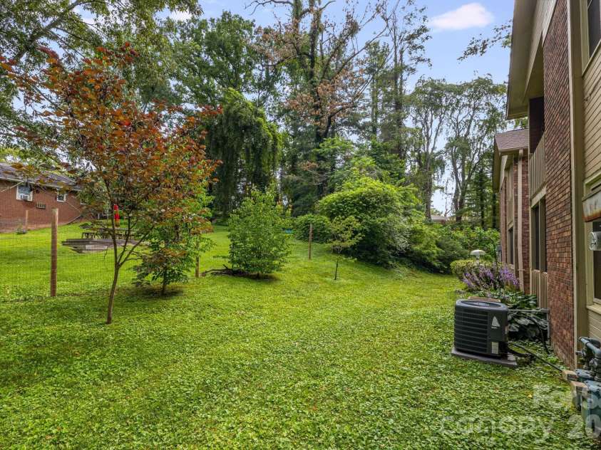 1325 4th Avenue, Hendersonville, NC 28739.  MLS# CAR4399110, YatesRealty ID 35837. 