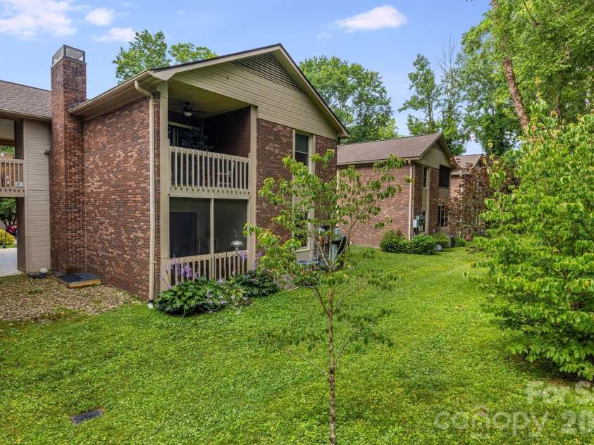 1325 4th Avenue, Hendersonville, NC 28739.  MLS# CAR4399110, YatesRealty ID 35837. 