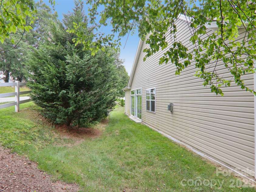11 Eagle Pointe Way, Flat Rock, NC 28731.  MLS# CAR4401668, YatesRealty ID 35838. 