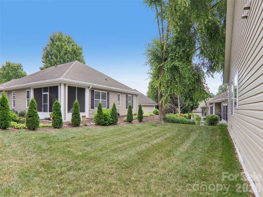 11 Eagle Pointe Way, Flat Rock, NC 28731.  MLS# CAR4401668, YatesRealty ID 35838. 