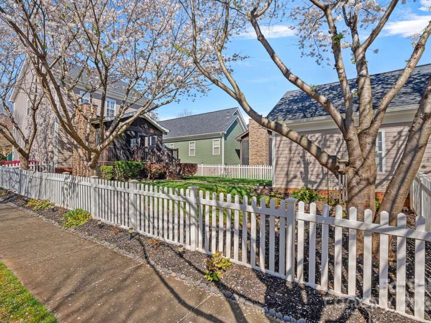 16504 Knox Run Road, Huntersville, NC 28078.  MLS# CAR4228827, YatesRealty ID 3584. 