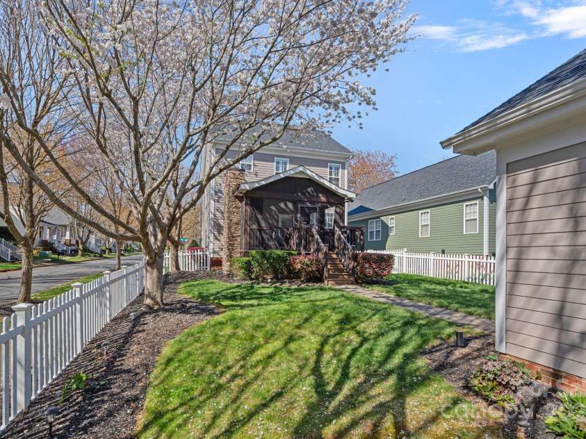 16504 Knox Run Road, Huntersville, NC 28078.  MLS# CAR4228827, YatesRealty ID 3584. 