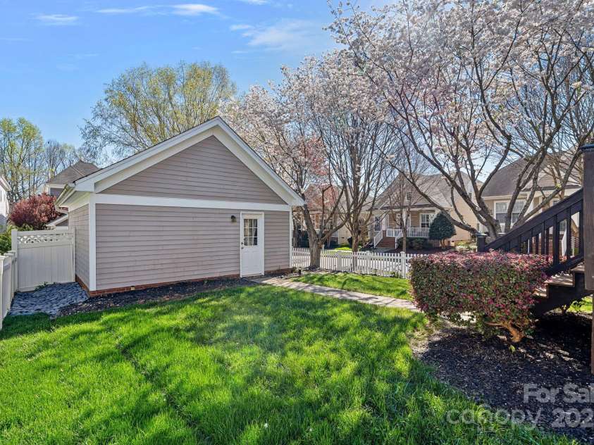 16504 Knox Run Road, Huntersville, NC 28078.  MLS# CAR4228827, YatesRealty ID 3584. 