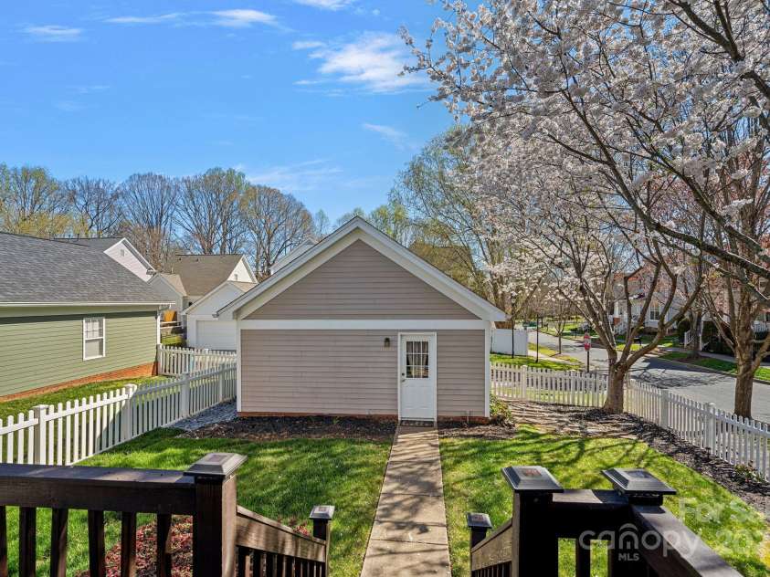 16504 Knox Run Road, Huntersville, NC 28078.  MLS# CAR4228827, YatesRealty ID 3584. 